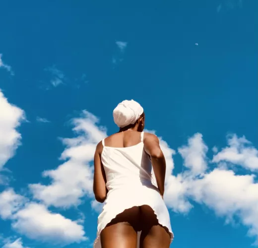 Under the moon 🌙 by Laytheartist