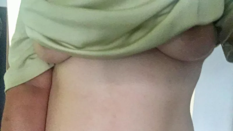 Underboob from after a week of dieting [f] by lilacspun