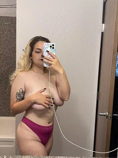 Underboob from handbra 😋❤️ by spencermacprem