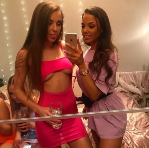 Underboob by betaboy97