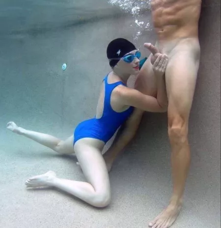 Underwater CFNM by Arn_Stad