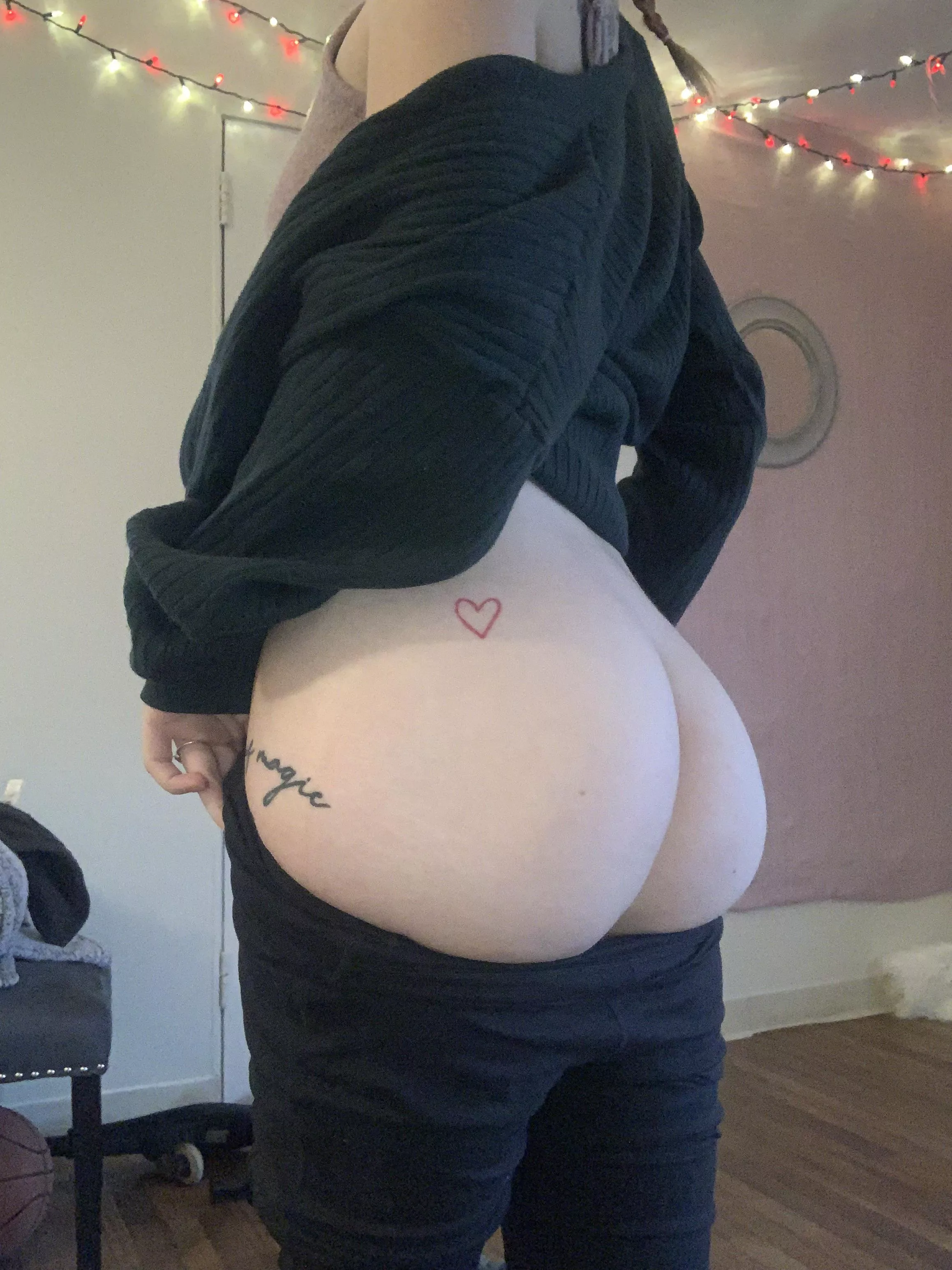 Underwear is just uncomfortable 😣 posted by AmberDelight20