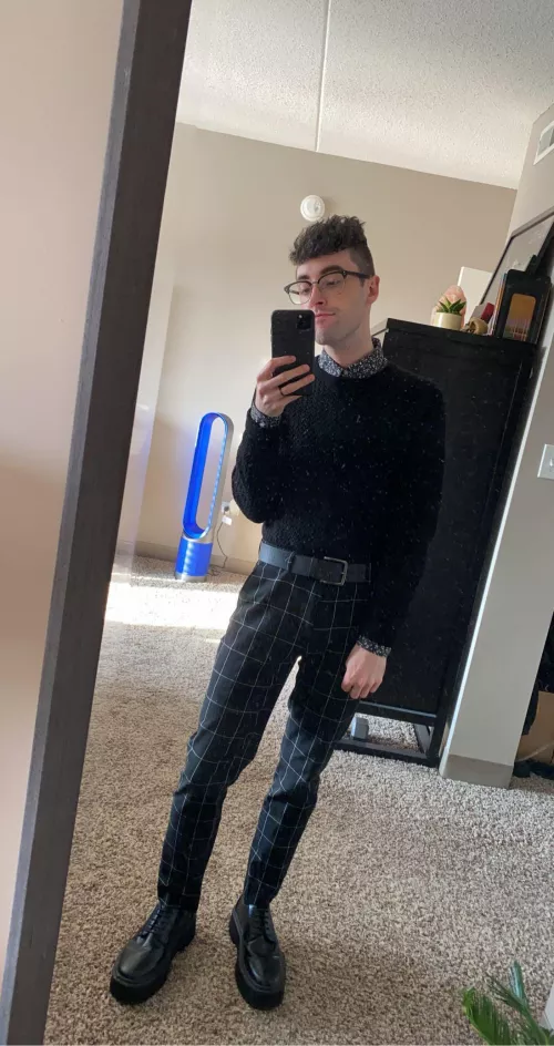 Unintentionally doing the Arthur fist meme lmao by wolfinthedaylight