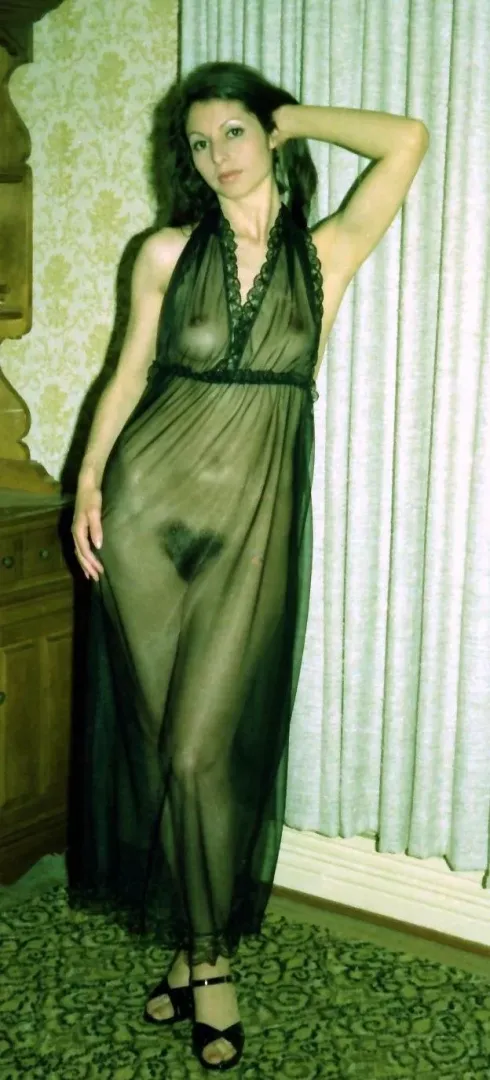 Unknown..heart shape bush♥ posted by Temporary_Boot306