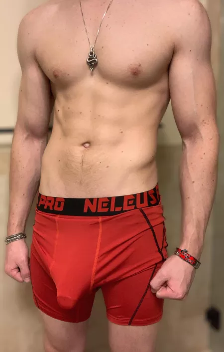 Up and get a surprise in your DMs by redriotnsfw1