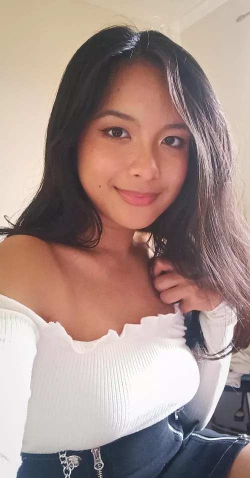 Update: I don't want to post any revealing photos anymore but maybe you'll still like my selfies? by YumYummiGummi