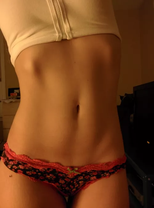 Upvote and 3 nudes in your DM! by ozqueenof