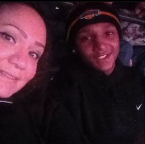 Upvote and comment if you think im a loser with a sexy mom by Myhottiemommy