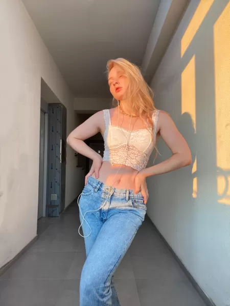 Upvote for a free nude 💖 by Valery_jones_