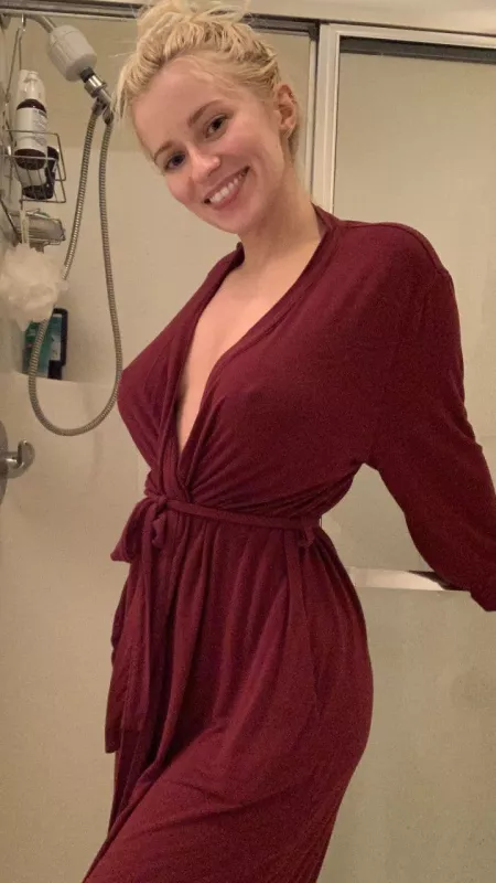 Upvote if I make you horny😜 by No_Thanks_2653