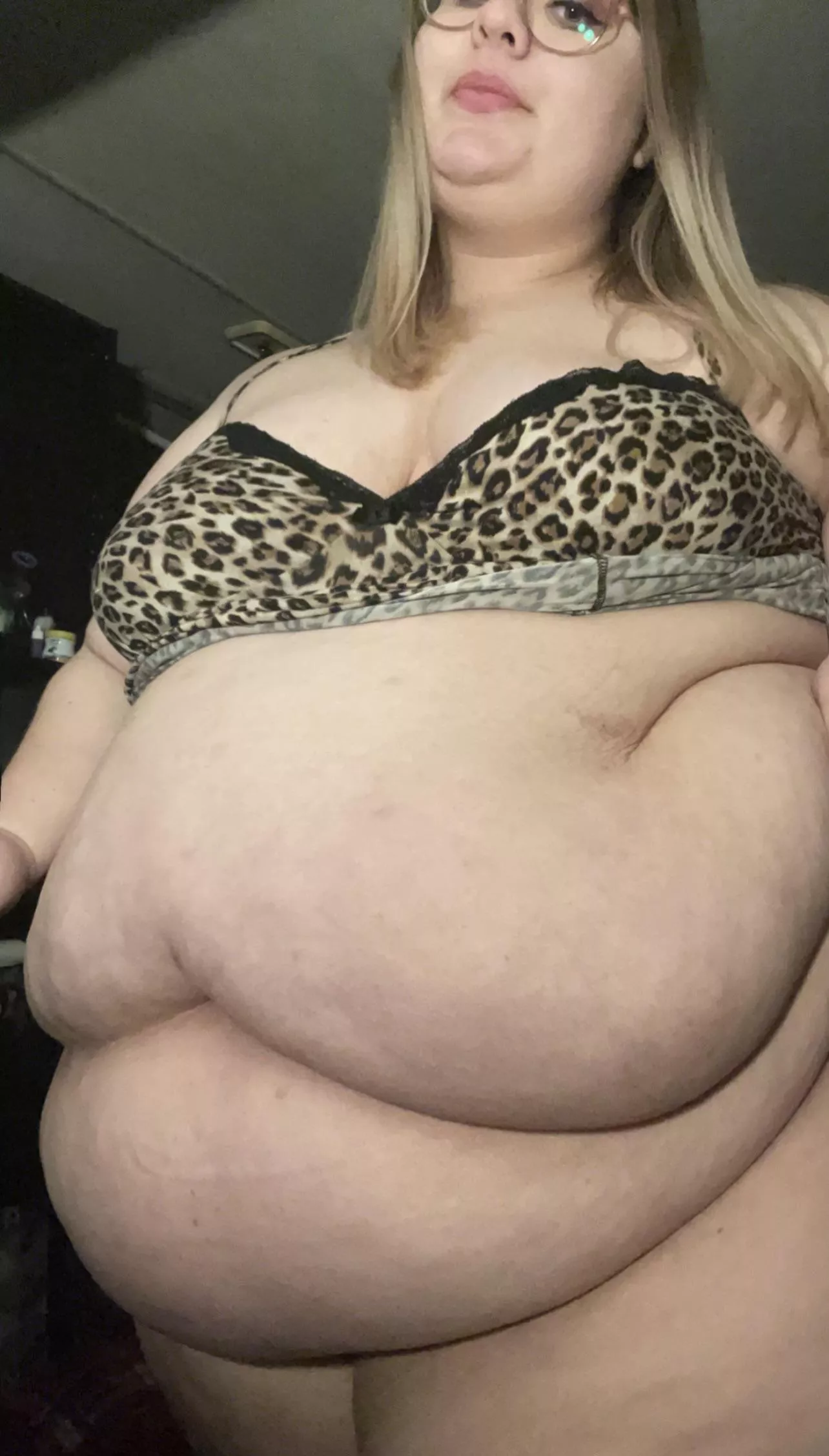 Upvote if you love double bellies 🥺 posted by BigBlondieBooty