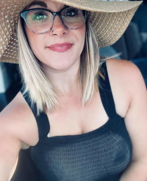 Upvote if you'd pound her by playfulmaple