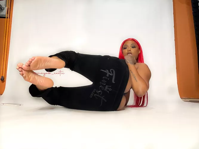 Upvote to see what’s in my pants 😽 by IamMayaBEE