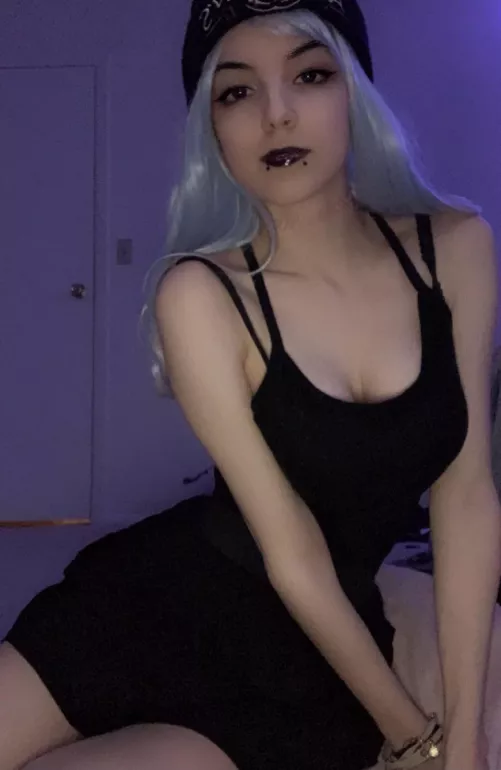 Use me? 🖤 by Ayumeiko_x