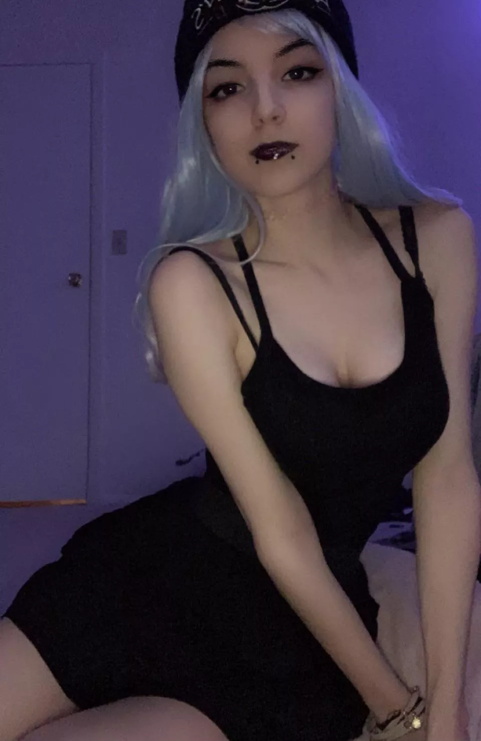 Use me? 🖤 posted by Ayumeiko_x