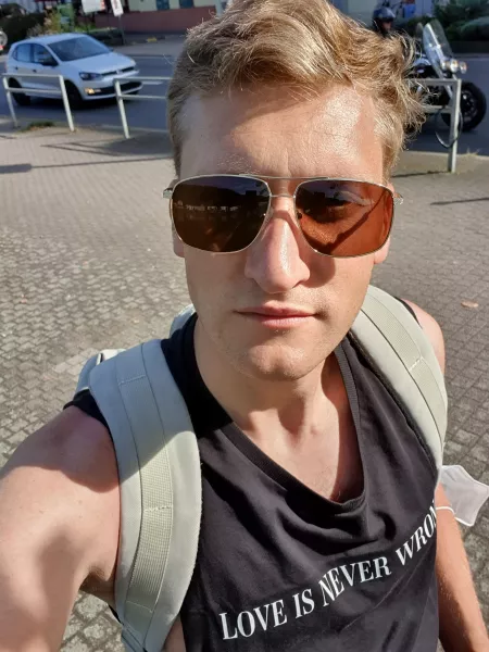 Using the last summer day for some pride vibe 🏳️‍🌈 (also just bought the shirt today) by boringthing