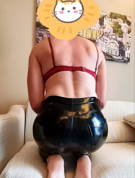 Vacation: Mistress though I need a dose of humbling, so she left me in out hotel room to wait while she was getting a tan by the pool... Oh, and should I mention, she pulled the curtains on a big, easy visible balcony just to my right by horny_ratluk