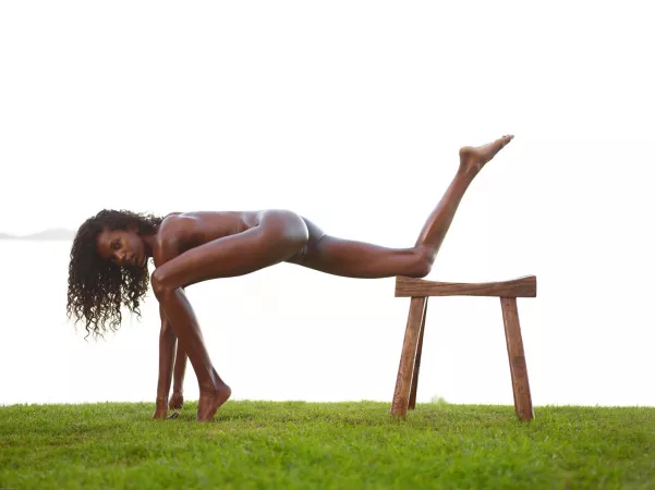 Valerie by paredocks