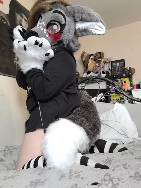 Vamps tail be looking extra fluffy in this pic👀 by VampyBooXO