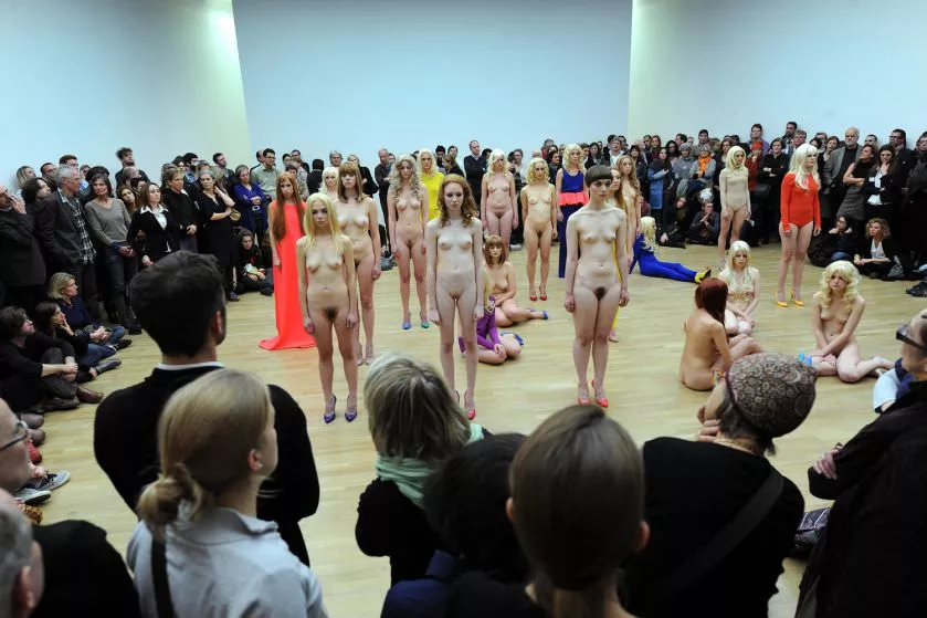 Vanessa Beecroft - VB68 (more in comments) posted by oidite