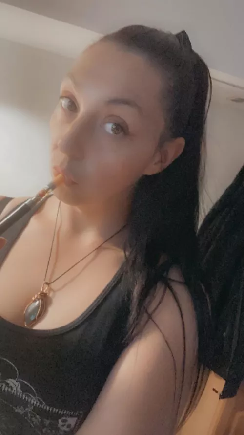 Vapes make me a happy girl 🥰 by shadowaesthetics