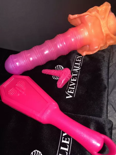 Velvet Alley is always killing it 🥺 couldn’t resist sharing these beauties for you all to see 💗 by xServilexx