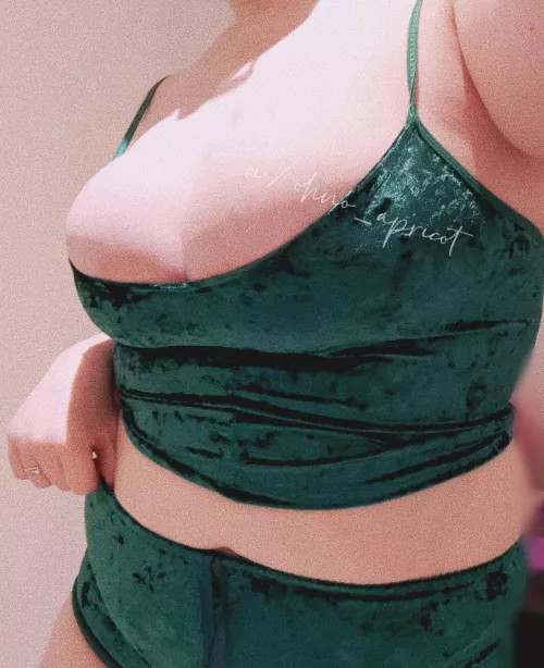 velvet looks good on chubby 😋 by OhNo_Apricot