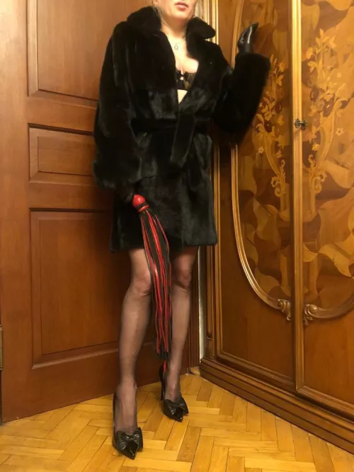 Venus in furs🖤 by Zarinmsc