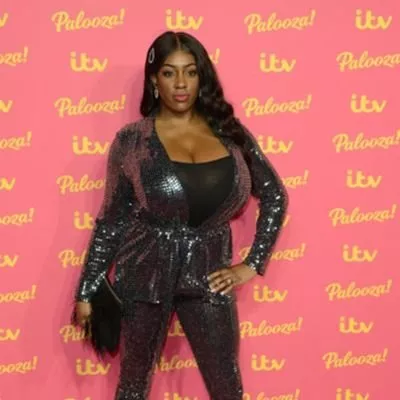 Verona Rose posted by FizzyOrangeJuice