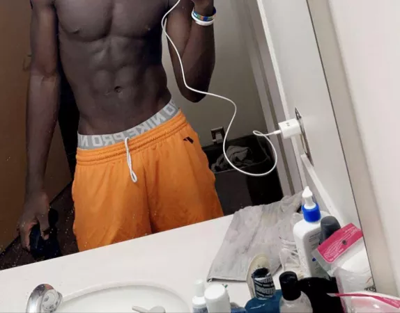 verse looking for other bbc/black bottoms 👀 by kanbraywest