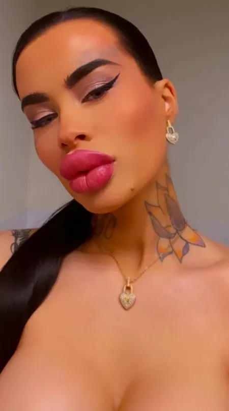 Very big fake lips by Marathon1981