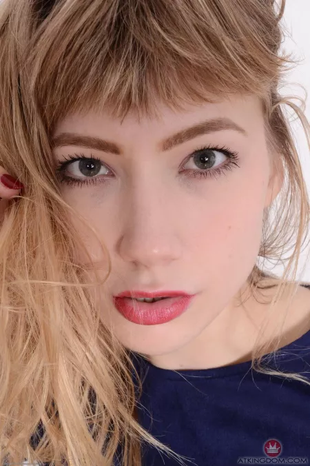 Very closeup by SarasCaptions