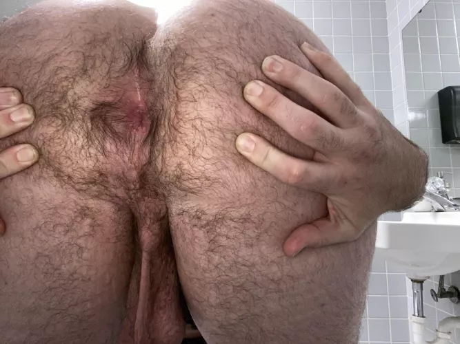 Very hairy 😈 by King_Mattx