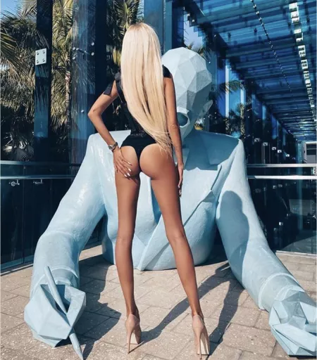 Very long legs by tombeck1234500000