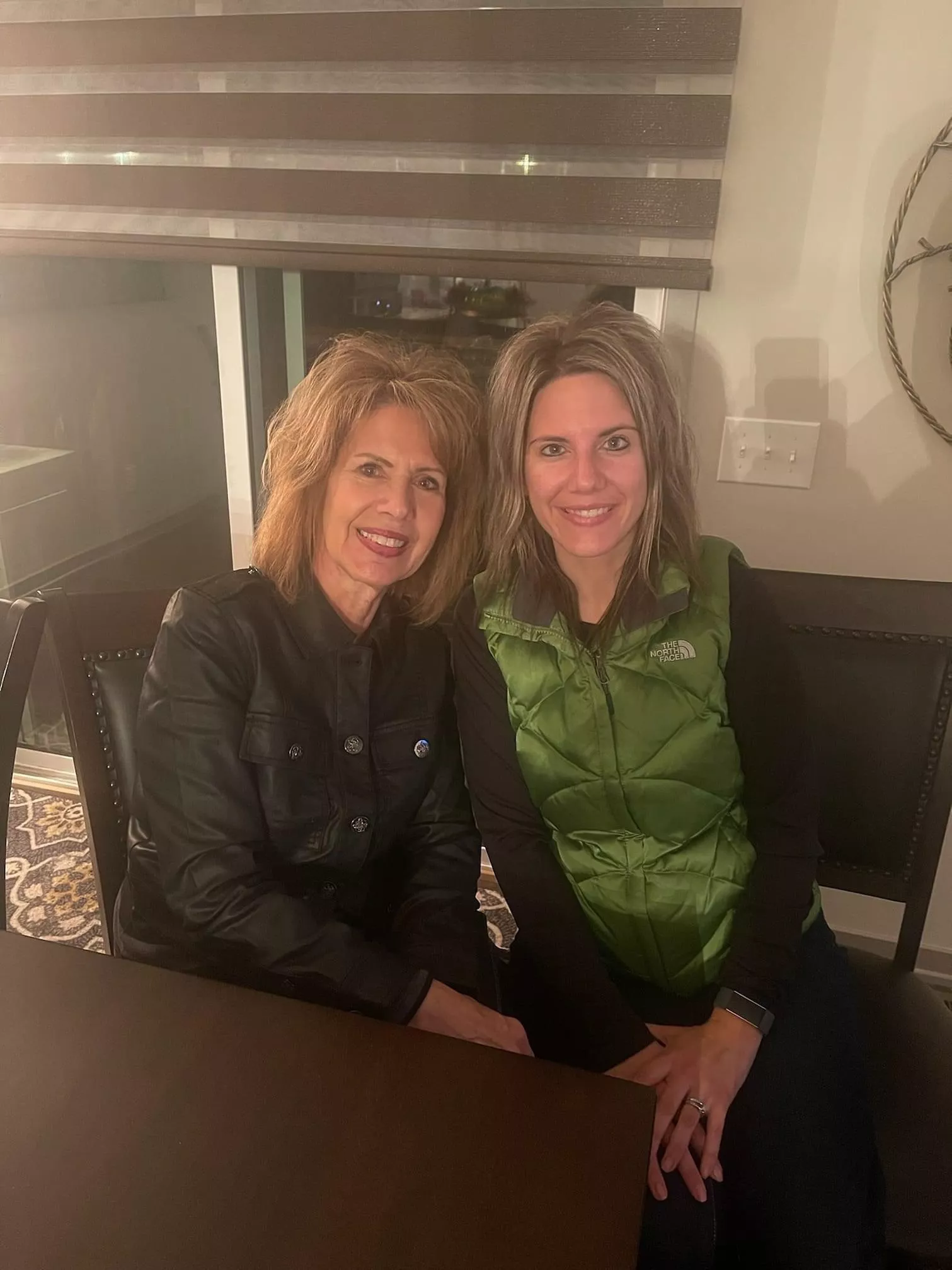 Very sexy mother/daughter duo…almost like twins 🖤💚 posted by ganggang89882