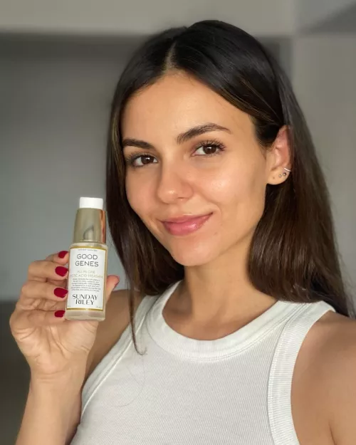 Victoria Justice by ayylmaolmao10