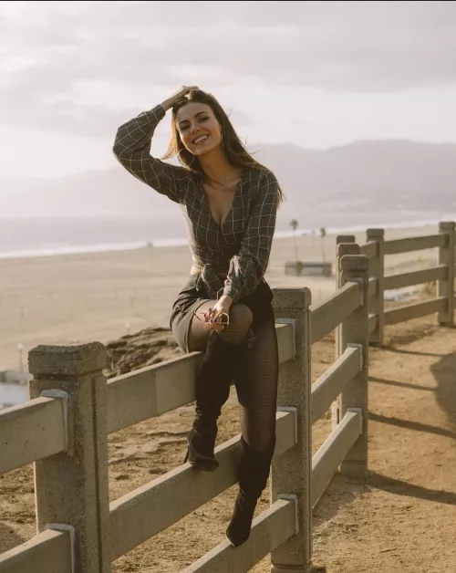 Victoria Justice by Saarthak8