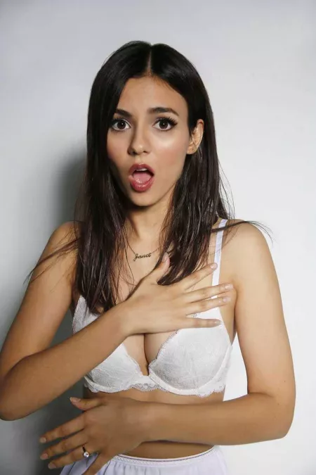 Victoria Justice is so horny! by ragnarlod33