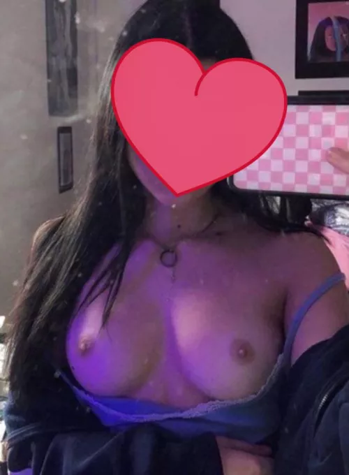 Vid in my bio of my girlfriend eating my pussy 🥺🤤 by CnCProducts