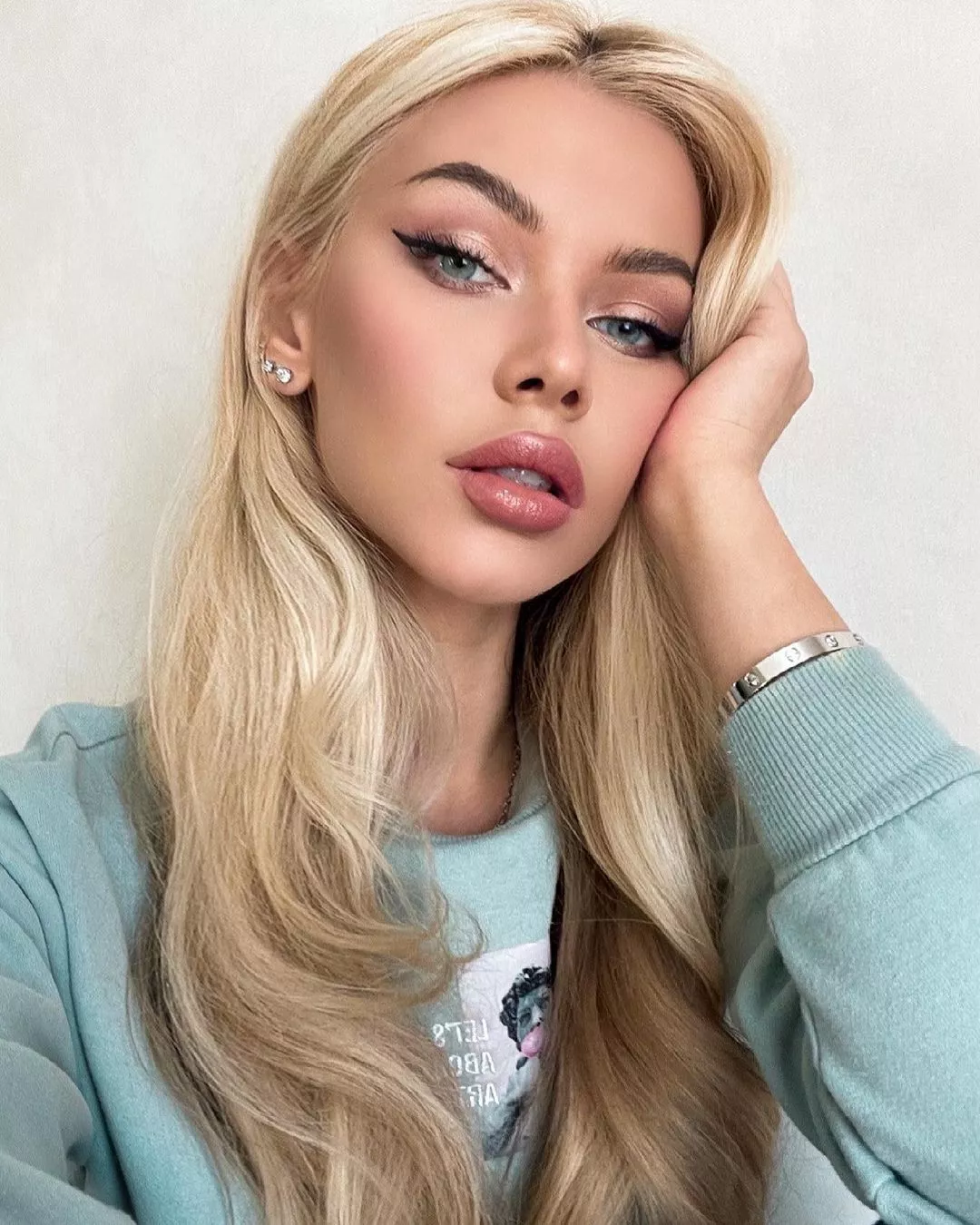 Viktoria Apanasenko posted by gooningaccount