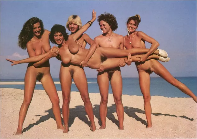 Vintage : Posing for the photo magazine by bobettebobqc