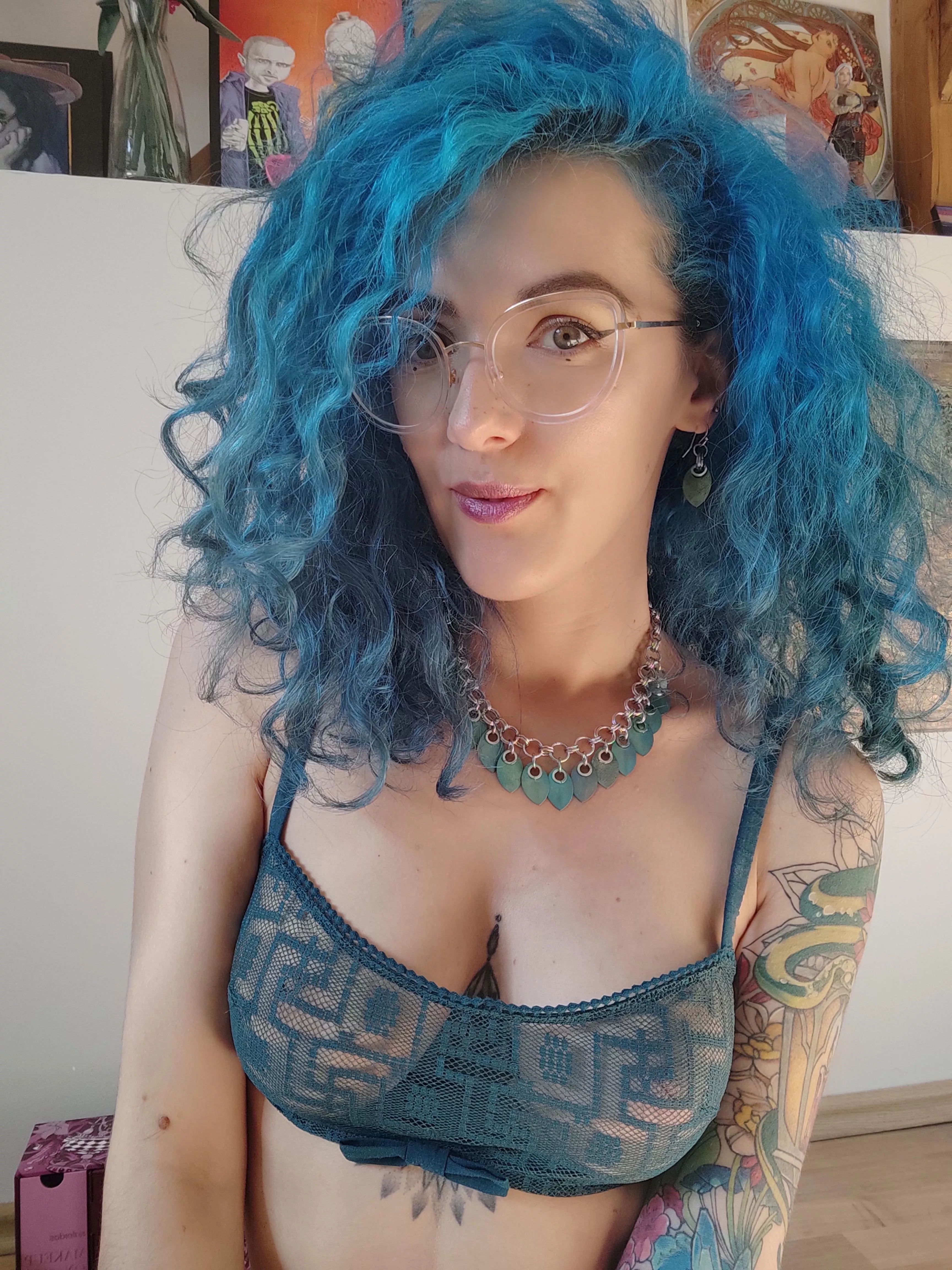 Vous le voyez vert ou bleu ce soutien-gorge ? posted by Haelle