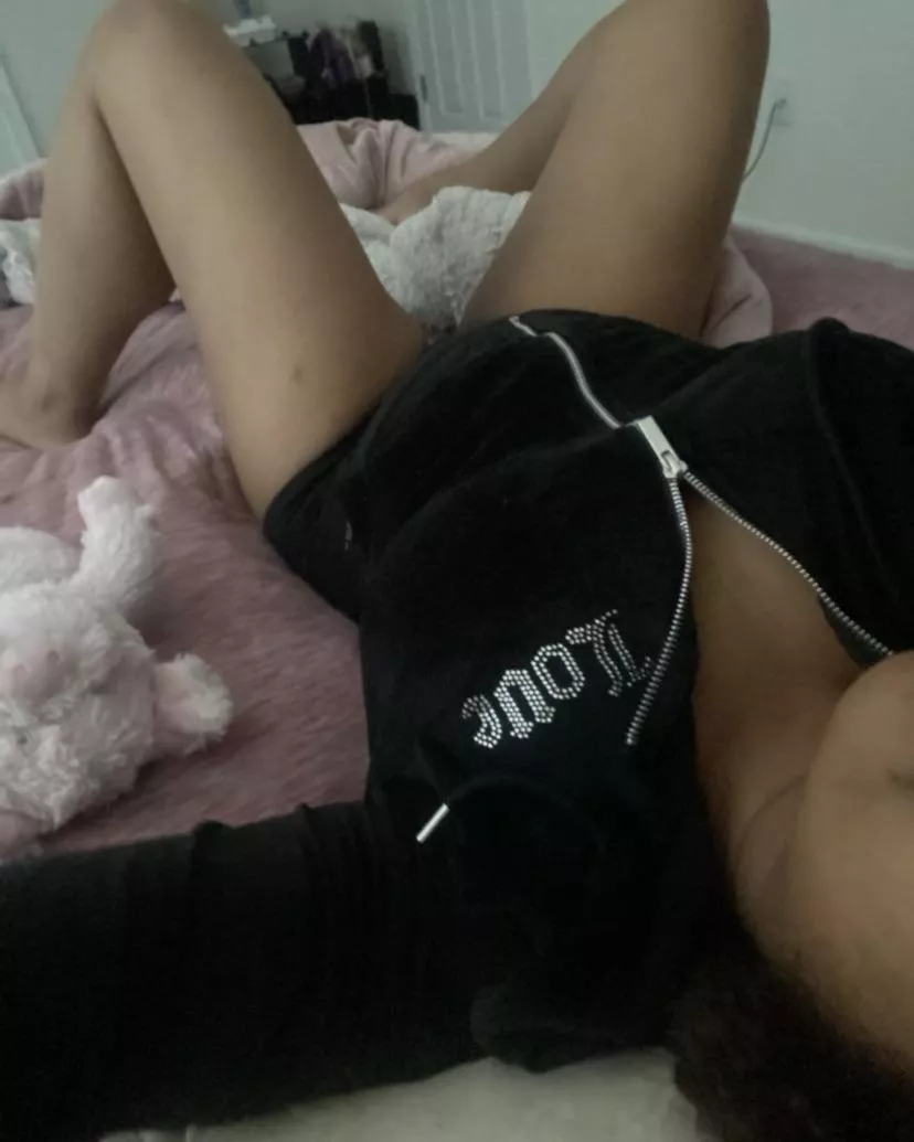 Waiting for daddy like this with my teddy 😇 posted by Ariaisfreaky