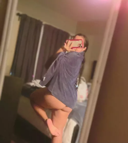 Waiting for my boss to cumm (f) by Tinyabbie