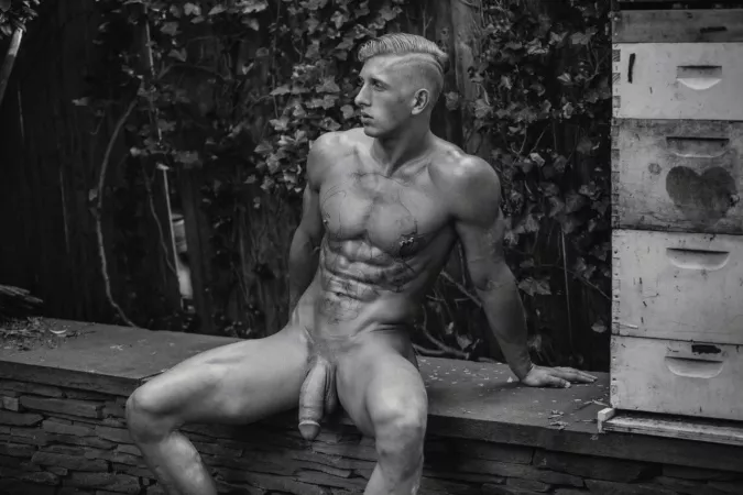 Waiting for my next bae 😍 by julianjaxxxon