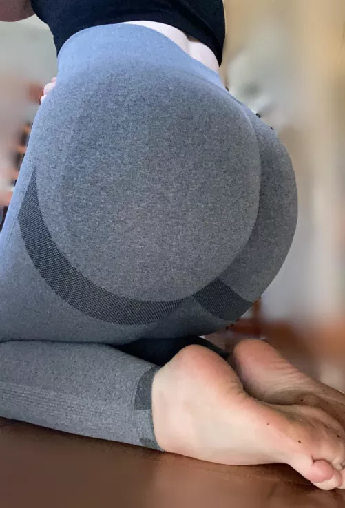 Waiting for someone to get behind me 😈 by Screaming-Mango