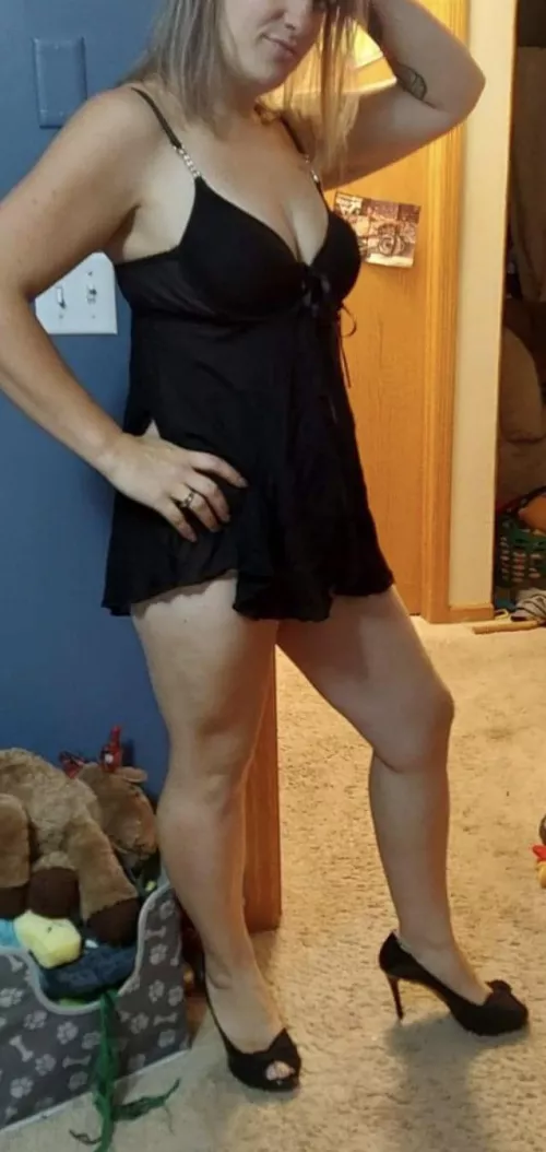 Waiting for you 🥰🥰🥰 by sexymamma34