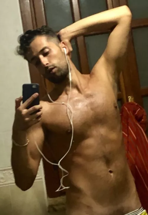 Waiting for you at my place by italiano20s