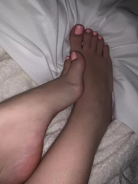 waiting for you to suck my toes😩 by kuhmeelwhorehey