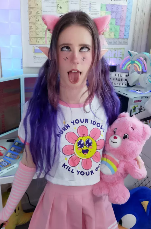 waiting with my tongue out 😛 👅 by lilfakegamer